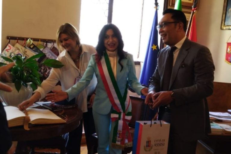 Ridwan Kamil Bicara Proyek Energi Ramah Lingkungan Jawa Barat di Roma Roundtable 2022