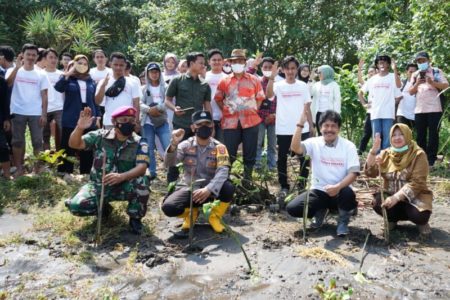 Melalui Kegaitan Tanam Mangrove, BPIP Ajak Generasi Muda Jaga Kelestarian Alam
