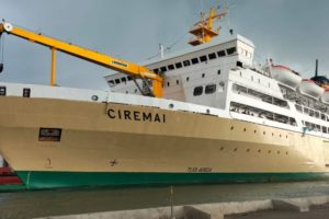 Ribuan Pemotor Balik ke Jakarta dari Semarang Naiki KM Ciremai