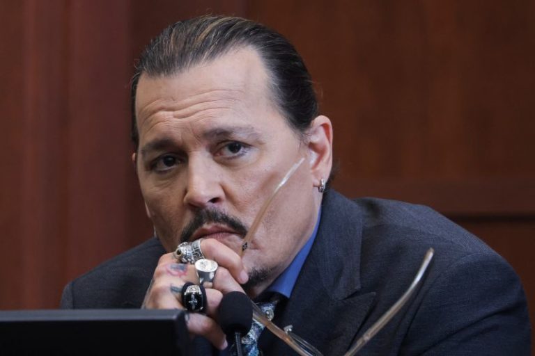 Kembali Bersidang, Johnny Deep Sebut Tuduhan Amber Heard Brutal dan Kejam