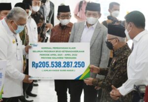 Serahkan Manfaat Program dan Beasiswa BPJS Ketenagakerjaan Kepada Keluarga Pekerja, Wapres: Bentuk Hadirnya Negara