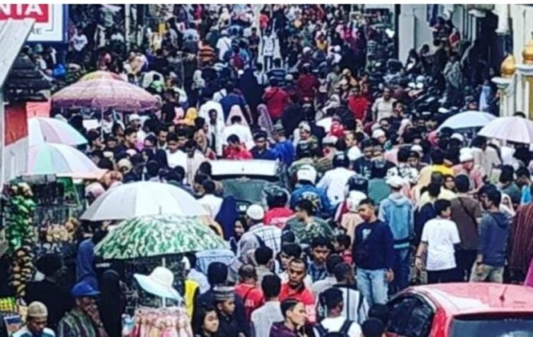Kebun Binatang di Bukittinggi akan Dikunjungi Belasan Ribu Orang di Hari Ketiga Lebaran