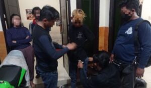 Dari Dua Lokasi di Mataram, 11 Orang Ditahan Diduga Gunakan Narkotika Jenis Sabu-sabu
