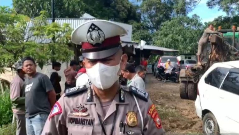 Lepas Kendali, Satlalin Polres Kepahiang Evakuasi Mobil Masuk Jurang Sedalam 20 Meter