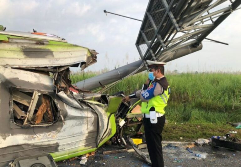 Koordinasi dengan Dokkes, Kepolisian Resor Mojokerto Kedepankan Sisi Kemanusiaan Ungkap Kecelakaan di A Tol Surabaya