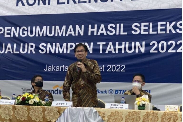 Terapkan Prokes, Panitia LTMPT Ingatkan Peserta UTBK Tetap Menjaga Jarak saat di Lokasi Ujian