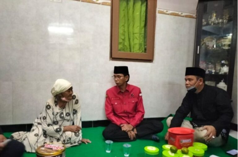 Takziah ke Keluarga, Ketua DPRD Surabaya Harap Pemkot Berikan Perawatan Medis yang Terbaik bagi Korban Kecelakaan Bus