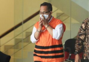 Berkas Perkara Terpenuhi, KPK Serahkan Bukti dan Tiga Tersangka Kasus Dugaan Pengurusan Perkara di PN Surabaya