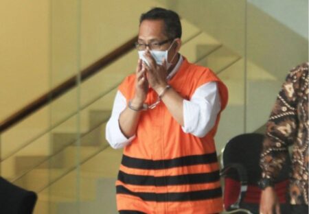 Berkas Perkara Terpenuhi, KPK Serahkan Bukti dan Tiga Tersangka Kasus Dugaan Pengurusan Perkara di PN Surabaya