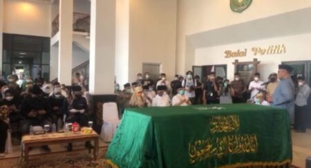 Disaksikan Seribu Penonton Live Youtube, Berkaca-kaca, Ketua KPU RI Berdoa untuk Almarhum Viryan Azis