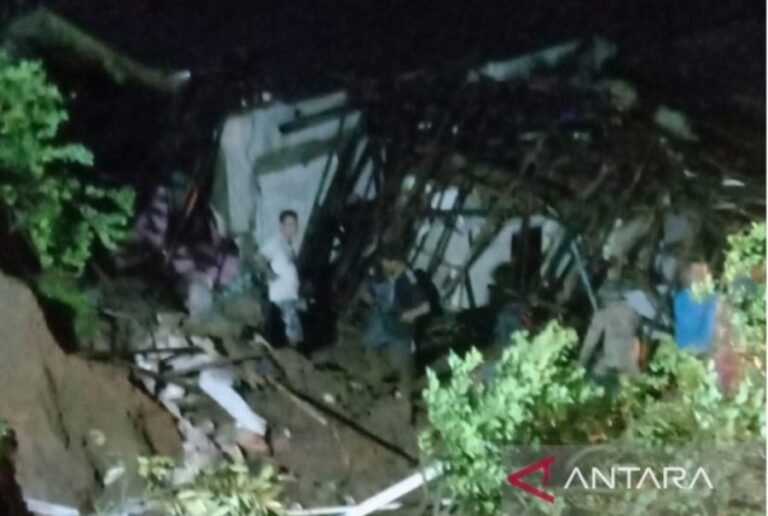 Longsor, Dari 9 Korban, Lima Selamat, Empat Tertimbun Akibat Hujan Deras di Kabupaten Bogor