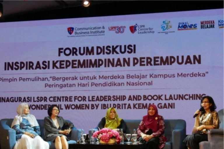 Mendidik Generasi yang Cerdas dan Berkarakter, Pentingnya Pendidikan Tinggi bagi Perempuan