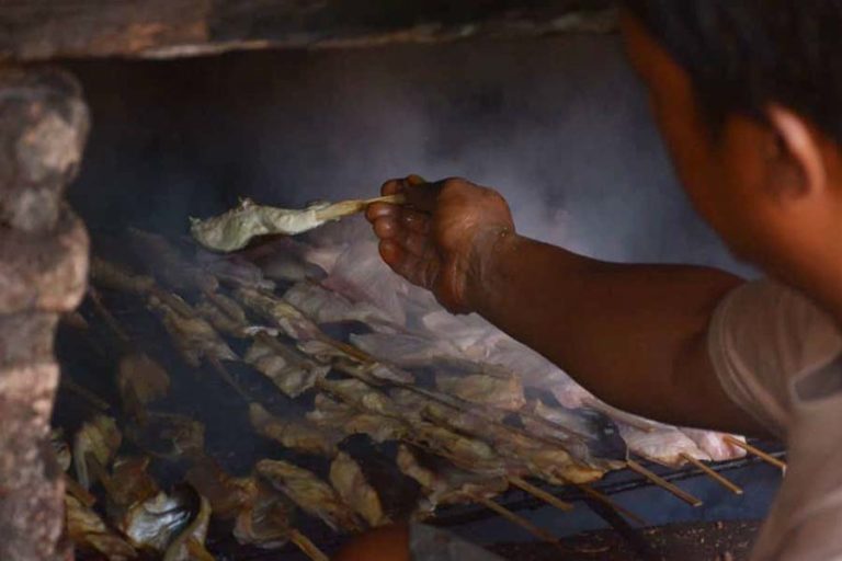 Libur Lebaran, Warga Kenjeran Siapkan Buah Tangan untuk Wisatawan