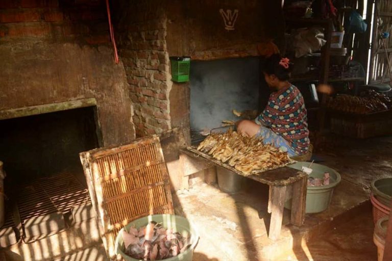 Libur Lebaran, Warga Kenjeran Siapkan Buah Tangan untuk Wisatawan