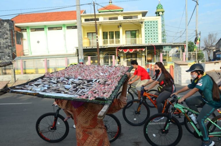 Libur Lebaran, Warga Kenjeran Siapkan Buah Tangan untuk Wisatawan