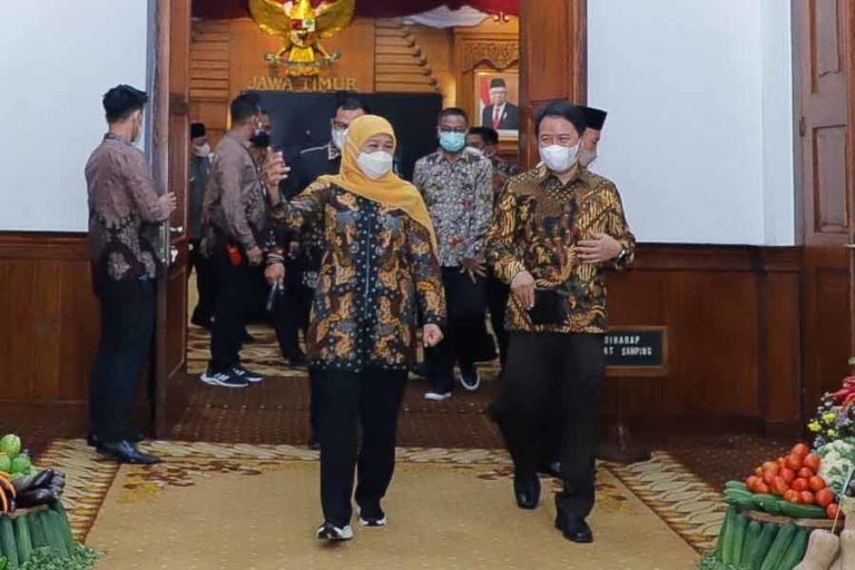 Gubernur Khofifah Siap Fasilitasi Vaksin Dosis Kedua dan Booster Bagi CJH Jatim