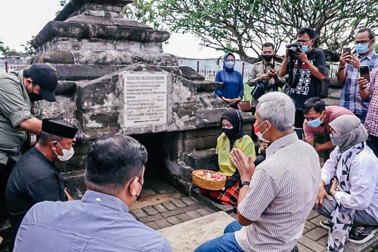 Ziarah di Makam Sultan Hasanuddin, Ganjar Puji Kompleks yang Terawat Baik