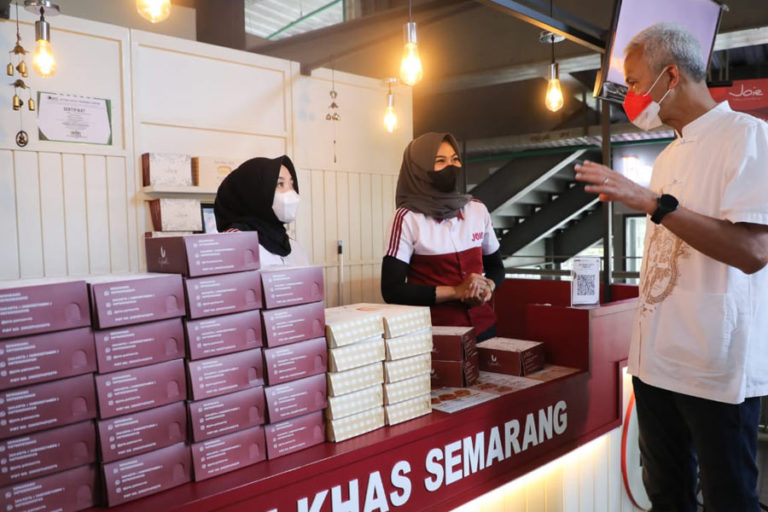 Pemudik Borong Oleh-oleh di Rest Area, Ganjar: Berita Bagus, Penjualan Mulai Meningkat