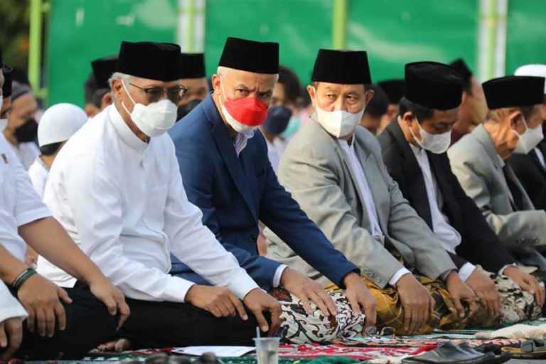 Ikut Shalat Id Berjamaah di Simpang Lima, Ganjar: Suasananya Sangat Menggembirakan