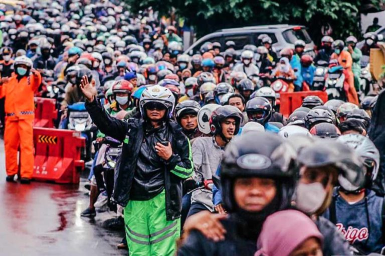 Jalur Kembali Dibuka, Lalu Lintas Menuju Puncak Langsung Macet