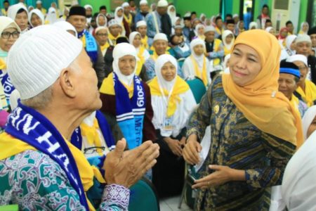 Gubernur Khofifah Minta Kemenag Jatim Pastikan Calon Jamaah Haji Sudah Divaksin Lengkap