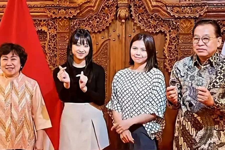 Jadi Ikon Perempuan Berprestasi, Dita Karang dan Greysia Polii Terima Penghargaan dari Dubes Indonesia untuk Korsel