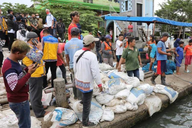 Pasca Rob Tinggi Ganjar Siapkan Audit Bangunan di Pesisir