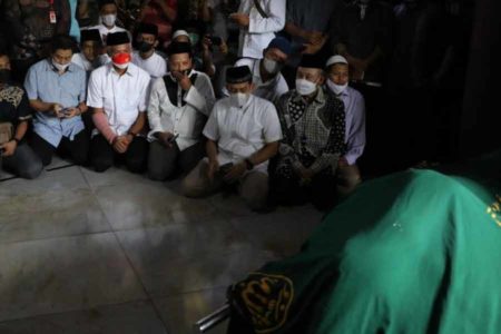 Ganjar Ikut Shalat Jenazah untuk Buya Syafii Maarif di Masjid Gedhe Kauman