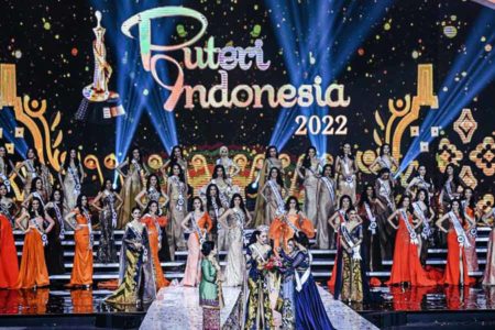 Puteri Indonesia 2022 Dapat Nasihat dari Miss Universe 2021