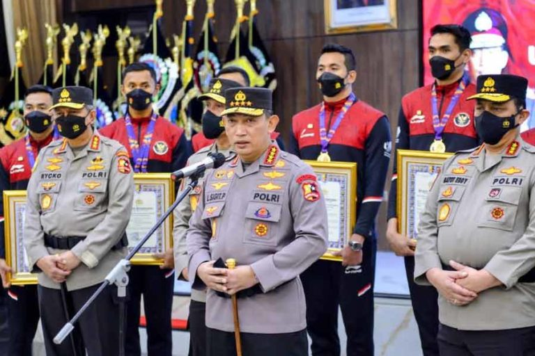Kapolri Beri Penghargaan Atlet dari Kepolisian yang Sumbang Medali di Sea Games Vietnam