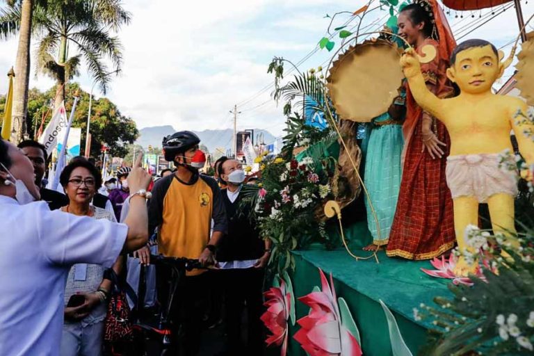 Lepas 1200 Peserta Parade Waisak, Ganjar Berbagi Kebahagiaan bersama Umat Budha di Magelang