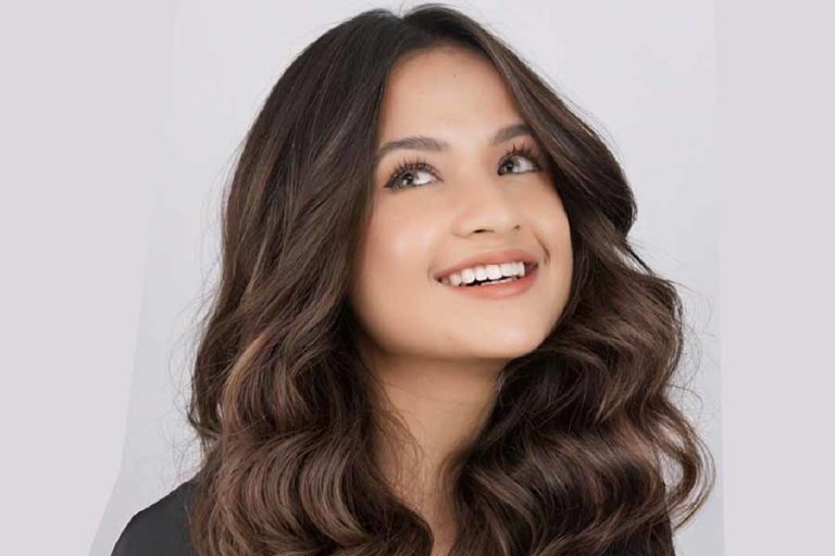 French Glossing untuk Warna Rambut Dua Kali lebih Berkilau dan Berdimensi
