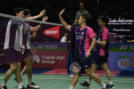 The Minions Turun Tahta, Hoki/Kobayashi Naik ke Peringkat Satu Dunia