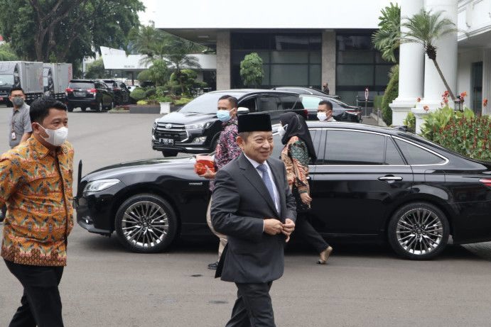 Hadiri Pelantikan Menteri, Airlangga Hartarto dan Suharso Tiba di Istana Negara