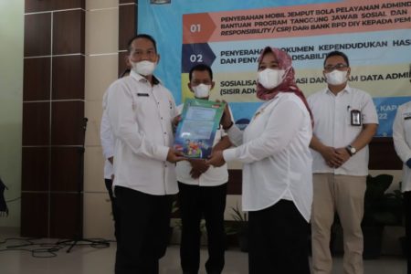 Pemkab Sleman Terima Bantuan Mobil Layanan Jemput Bola Adminduk
