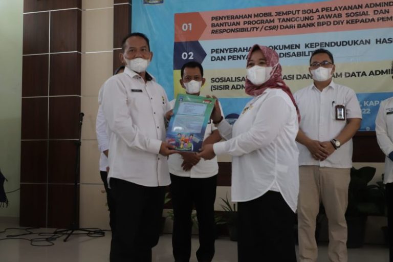 Pemkab Sleman Terima Bantuan Mobil Layanan Jemput Bola Adminduk