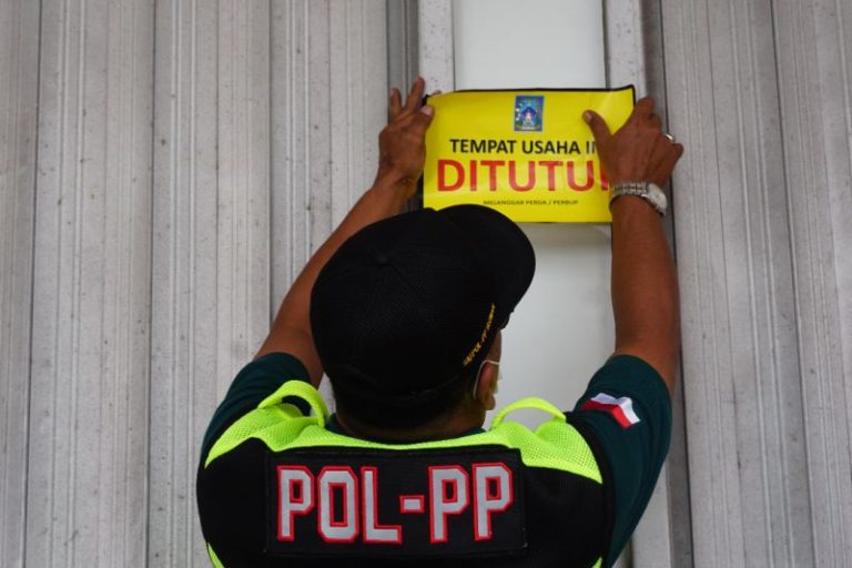 Terlalu Dekat dengan Pasar Tradisional, Pemkab Sleman Segel Toko Modern