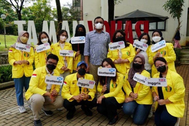 Sebanyak 26 Mahasiswa UI Kuliah di Luar Negeri Berkat Lolos Program IISMAVO