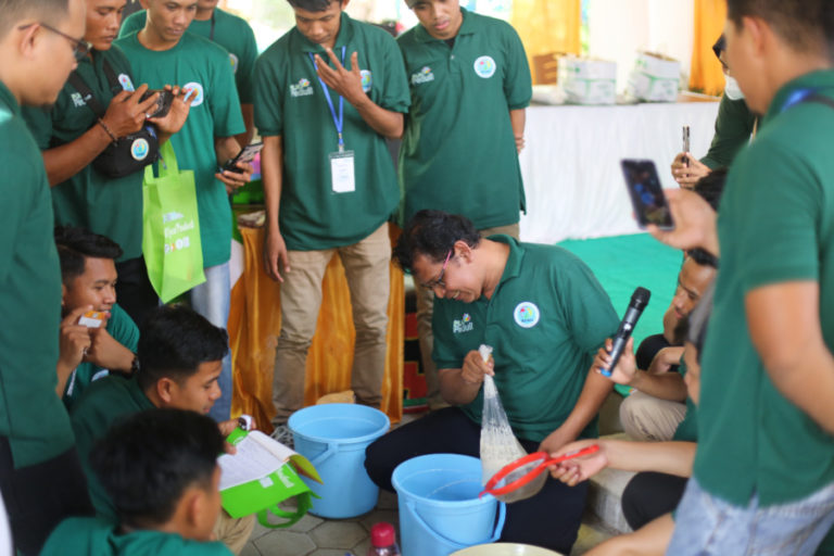 Komunitas Pemuda Bangun Desa Optimis Majukan Usaha Produksi VCO dengan Mesin Listrik