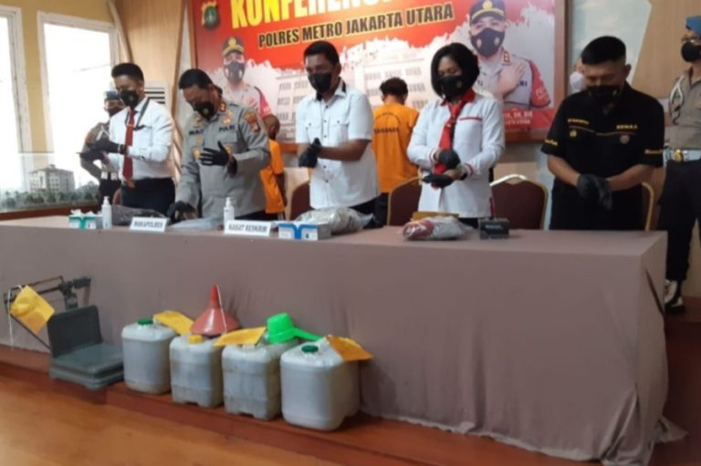 Kurangi Timbangan Sekitar 0,3 Kilogram per Jeriken, Polisi Tangkap Seorang Penjual Minyak Goreng