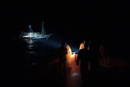 Alami Mesin Mati,Tim SAR Selamatkan 26 Wisatawan Asing dan Domestik di Lombok