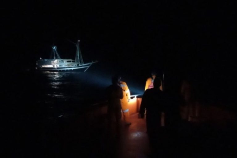 Alami Mesin Mati,Tim SAR Selamatkan 26 Wisatawan Asing dan Domestik di Lombok