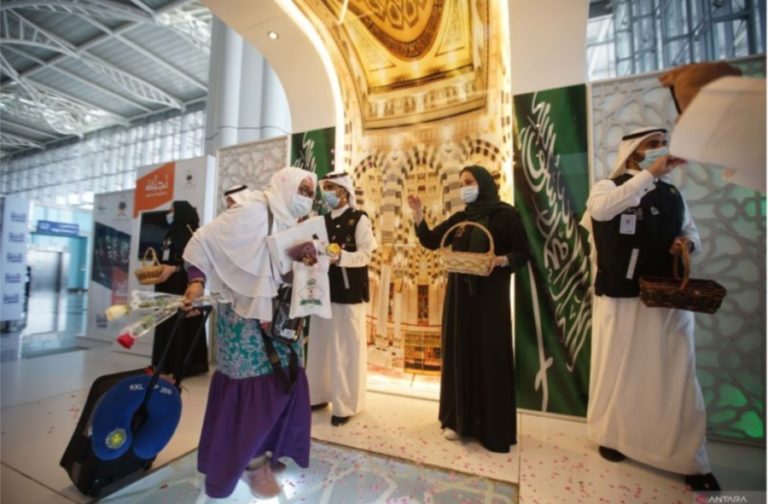 Ditengah Pelonggaran Pandemi, Arab Saudi Targetkan Turis Mancanegara Menjadi Tiga Kali Lipat