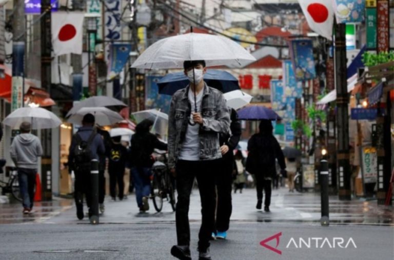 Wajib Bermasker, Perbatasan Jepang Secara Bertahap Buka Kembali