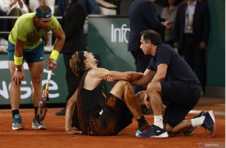 Pergelangan Kaki Kanan Sobek, Alexander Zverev Mundur dari Semifinal French Open