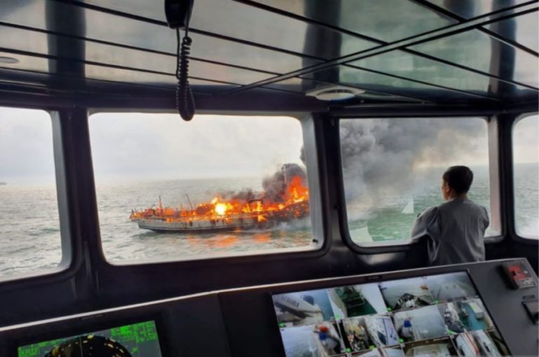 Kebakaran Kapal Kargo Kayu di Perairan Selat Malaka, 17 Selamat dan 1 Orang Meninggal Dunia