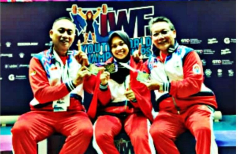 Menjadi Terkuat di Angkatan Snatch 75 Kg, Luluk Diana Juara di International Weightlifting Federation (IWF) Youth World Championship 2022