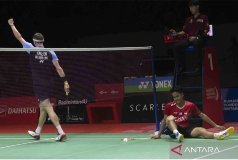 Anthony Sinisuka Ginting dan Viktor Axelsen asal Denmark Berlanjut di Perempat Final Indonesia Open 2022