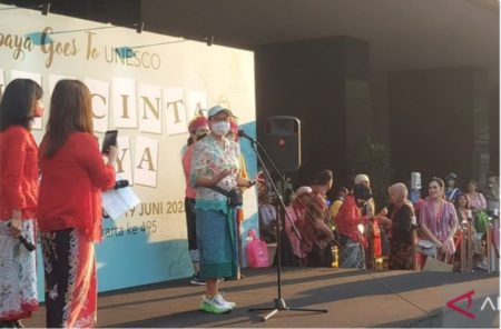 Perempuan Indonesia Berkebaya Ramaikan CFD, Retno Marsudi: Kebaya Sedang Diajukan ke UNESCO