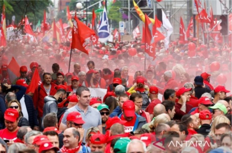 Protes Kenaikan Biaya Hidup, Puluhan Ribu Lakukan Unjuk Rasa di Brussels